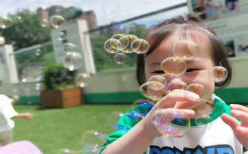 中班吹泡泡教案8篇