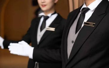 2024年服务员的工作总结参考6篇