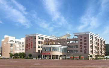 职校生自我鉴定模板7篇